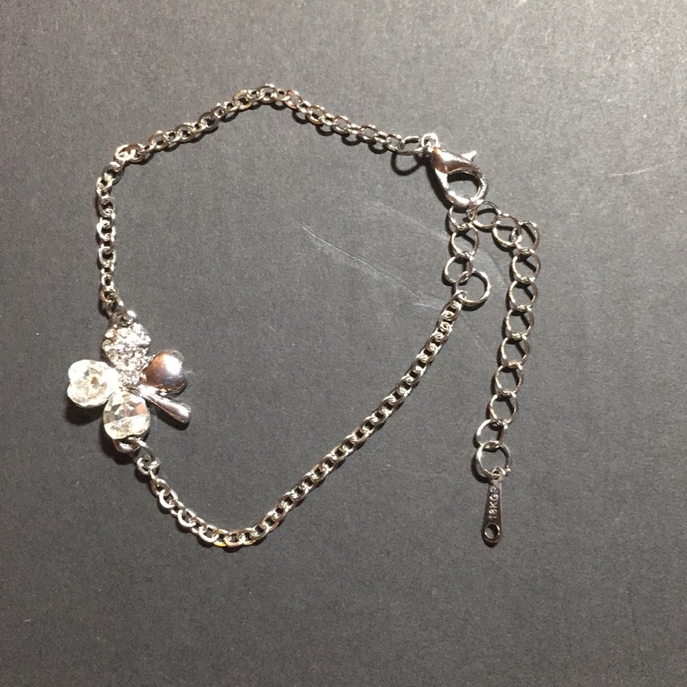 Rhinestone silver clover bracelet